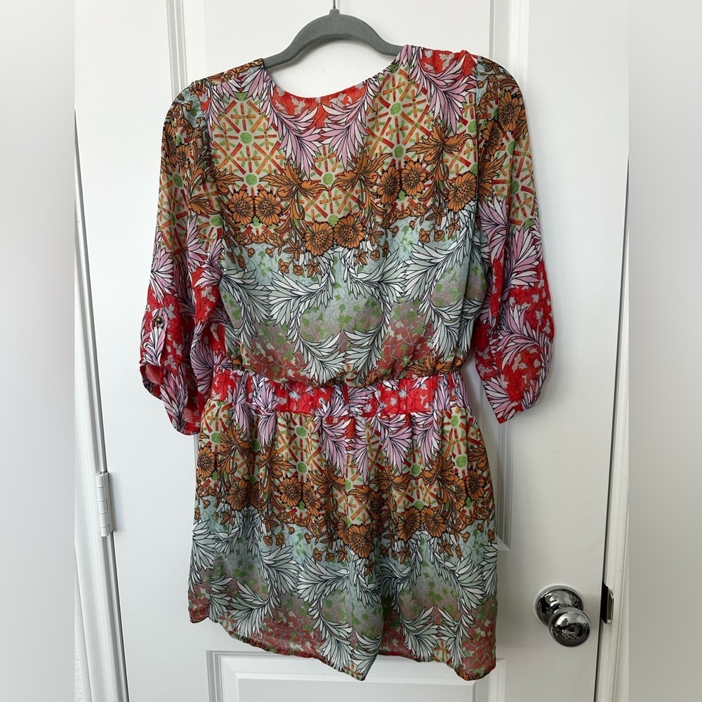 Gianni Bini Floral Half Sleeve V-Neck Blouse - Picture 3 of 3